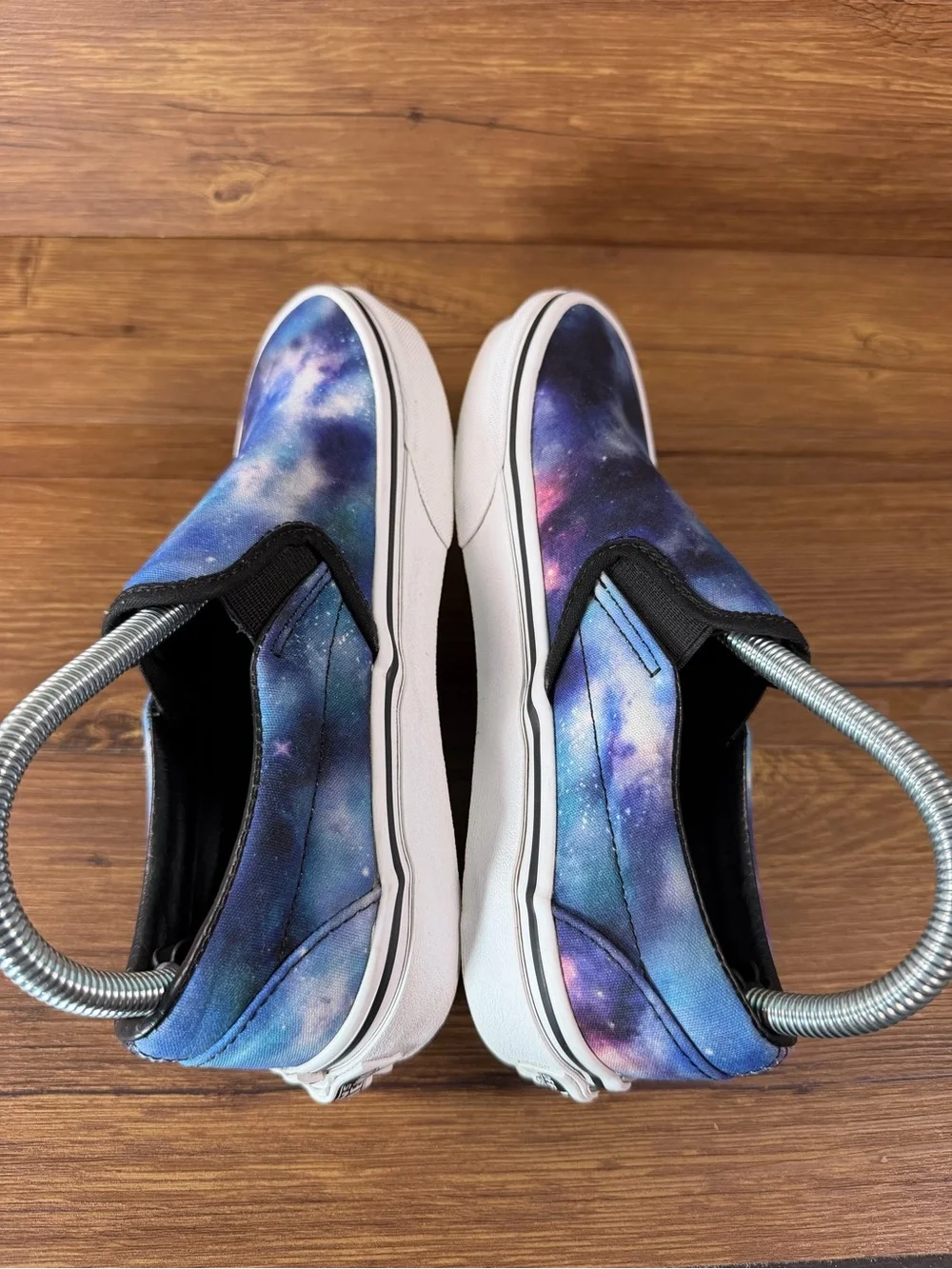 Vans ships within
